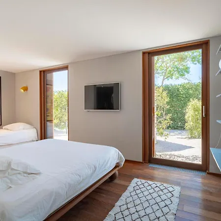 Madeleine Saint-Tropez